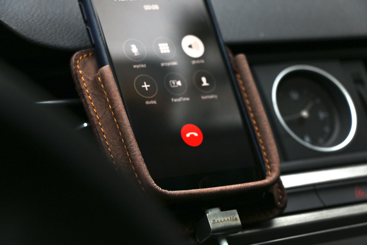 Berrolia car holder for iPhone X, iPhone 8, 7, 6s - Rally Black