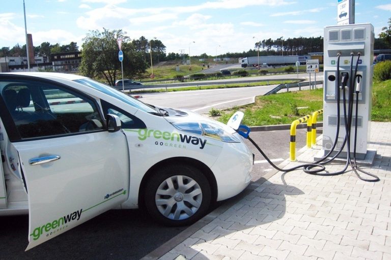 Jazda samochodem elektrycznym w Polsce może być znacznie