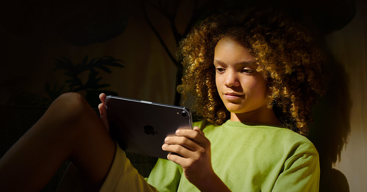 Apple udostępnia nowe narzędzia pomagające chronić dzieci i nastolatków w sieci